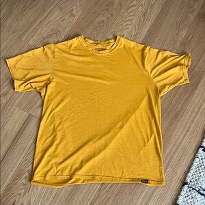 Patagonia Men's Capilene Cool Ultra Shirt Mustard size M